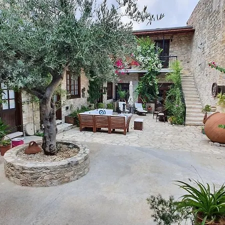 Bougainvillea House Πάνω Λεύκαρα