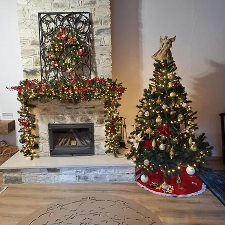 Bougainvillea House Πάνω Λεύκαρα