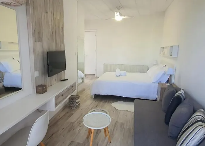 Bougainvillea House パノ・レフカラ