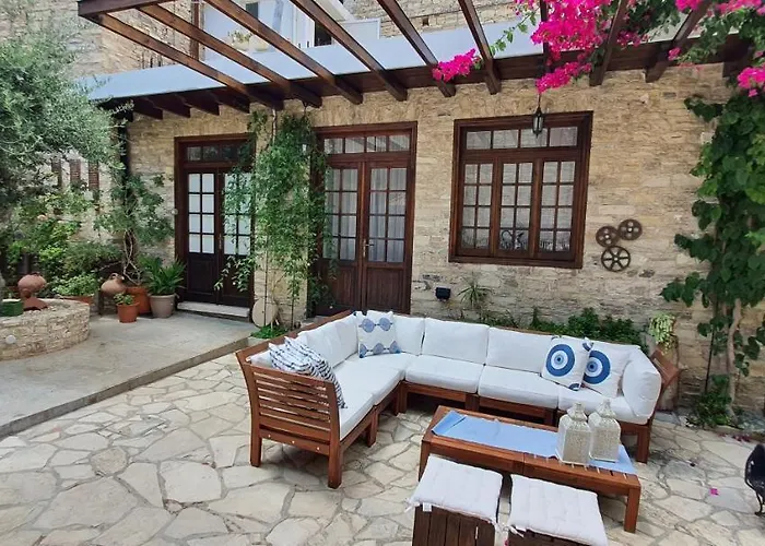 Bougainvillea House パノ・レフカラ